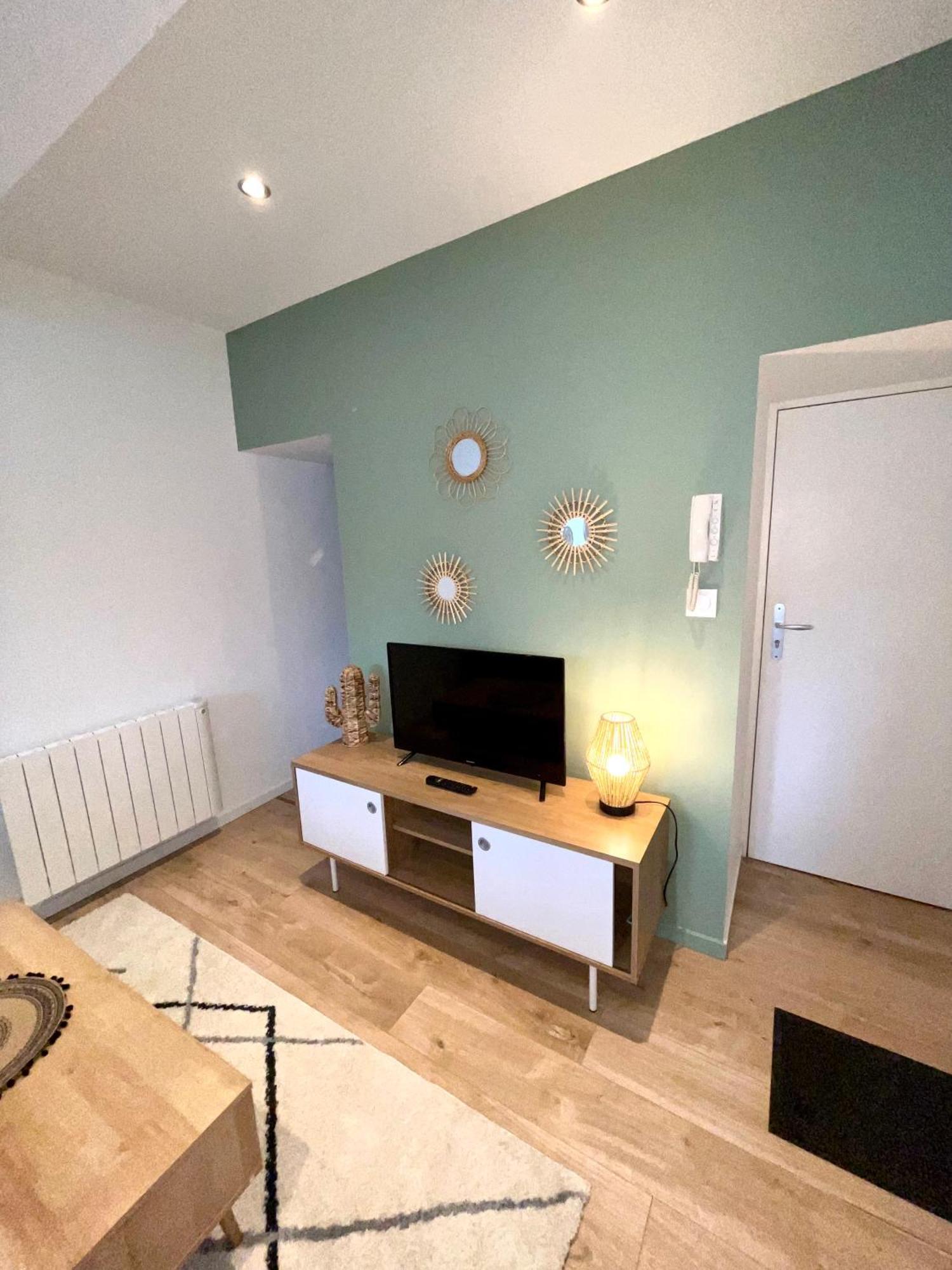 Appartement Le Regnaudin Мулин Екстериор снимка